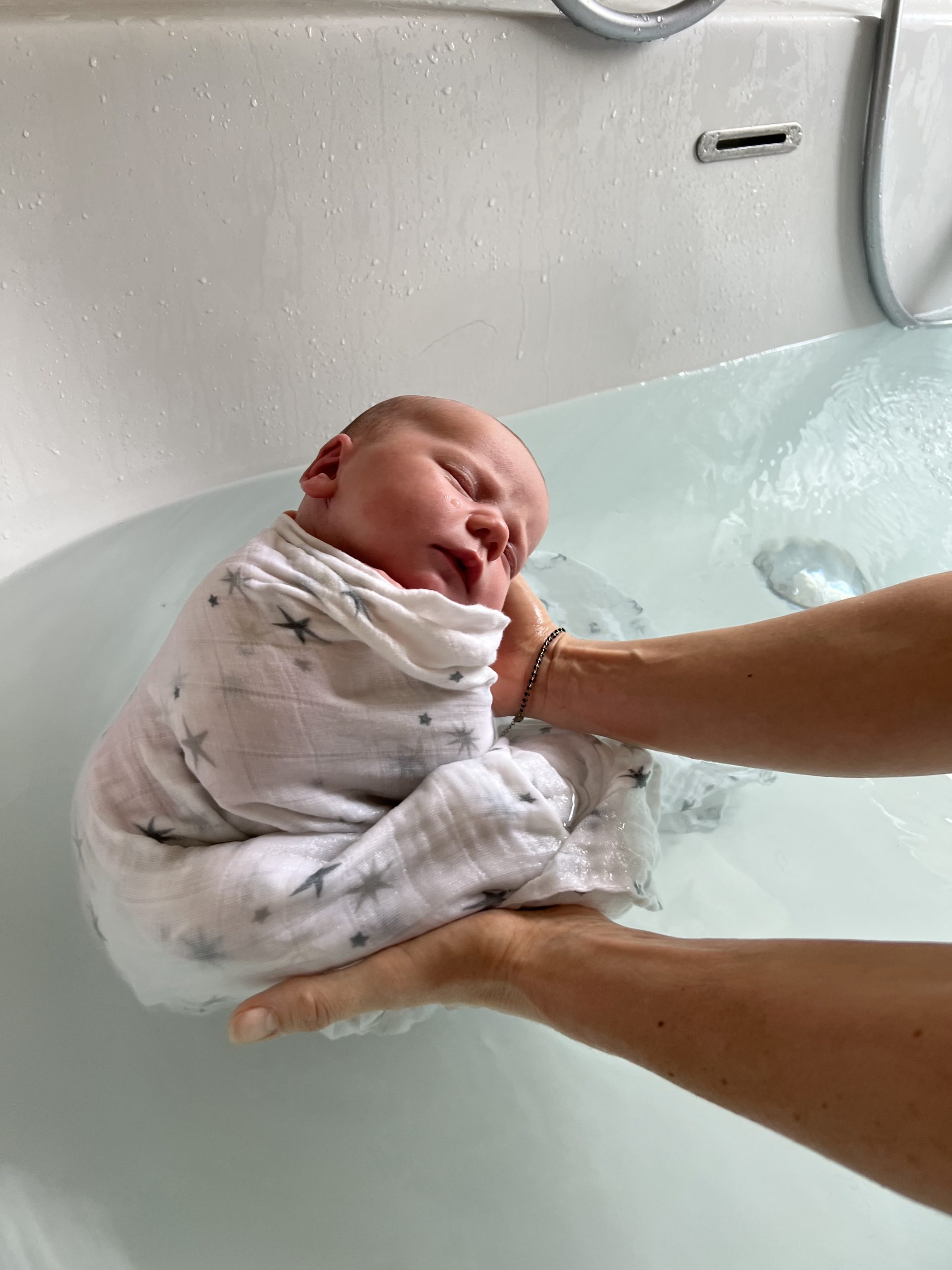 Thalasso Bain Bébé à domicile - Nannecy Hovine